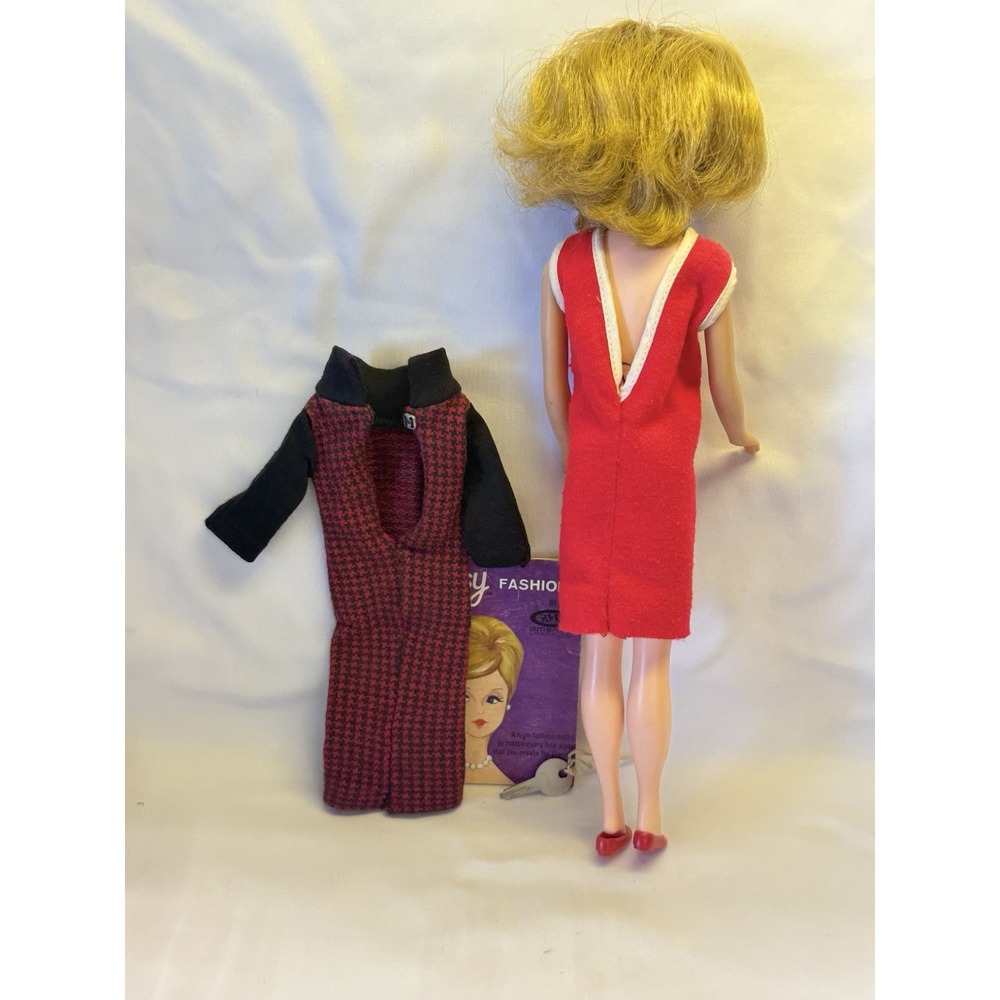 American Character TRESSY Blonde Fashion Doll w/ Accessories & Fashions Book - Picture 3 of 11